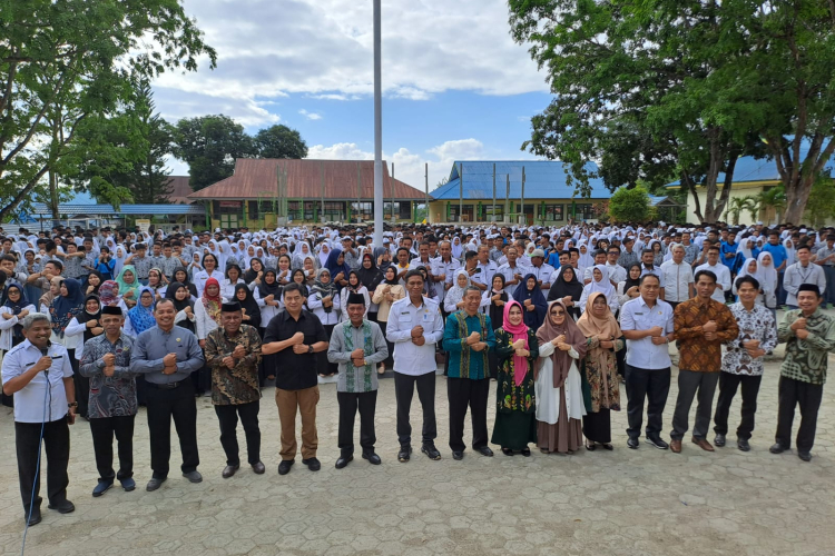 Sosialisasi Bapak Kadis Dikbud Prov. Sultra di SMA Neg. 4 Kendari, dengan Tema : Tolak Intoleransi, Radikalisme, dan Terorisme